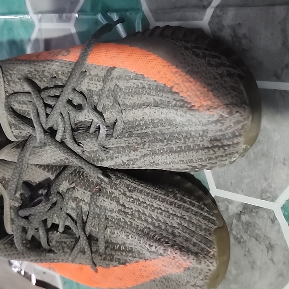 Yeezy - Picture 2 of 7